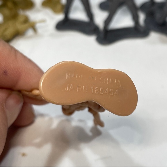 Army Men Lot Mixed. Greenbrier, Ja-Ru and Generic Made in China. 100 Plus Total - Picture 11 of 14